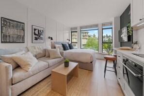 Unclassified image, 2 of 61, button