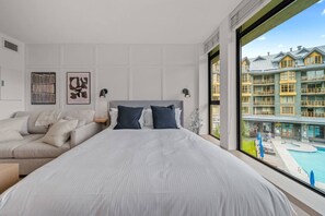 Unclassified image, 5 of 61, button