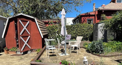 Charming 3-bedroom cottage with WiFi in Berkeley