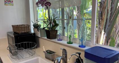 Charming 3-bedroom cottage with WiFi in Berkeley