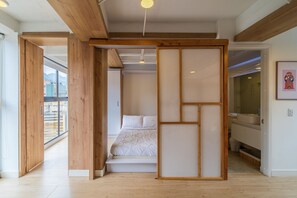 4 bedrooms, iron/ironing board, Internet