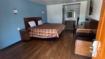 Escritorio, wifi gratis y ropa de cama