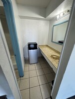 Baño | Toallas, jabón y papel higiénico