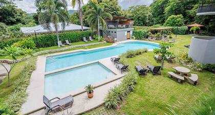 Paradizio 301 • 4 BR Condo • Steps to Coco Beach & Pools • 8 Guests