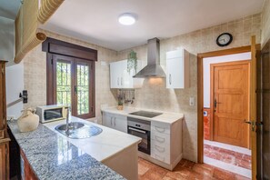 Frigorífic, microones, forn i cafetera i tetera 