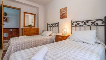5 slaapkamers, een strijkplank/strijkijzer, gratis wifi, beddengoed