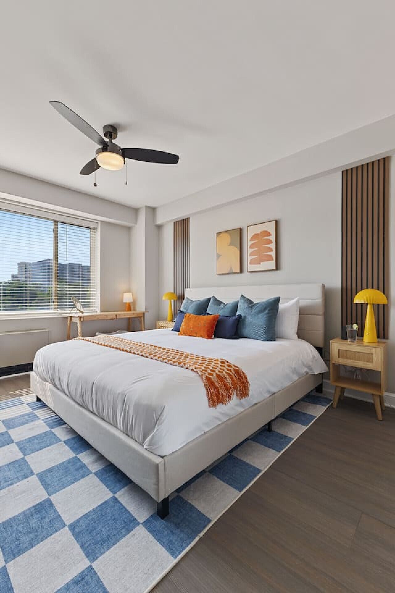 1 室のベッドルーム、デスク、アイロン / アイロン台、旅行用ベビーベッド