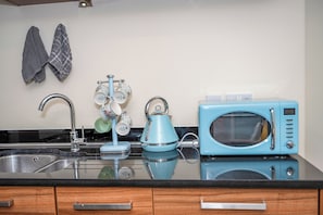 Refrigerador, microondas, horno, placa de cocina