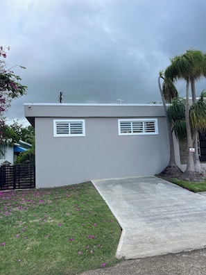 Front of property - Surfer Steps Apartment (Aguadilla)