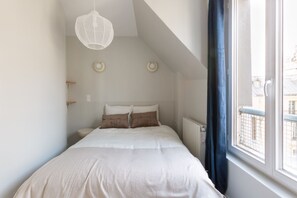 6 bedrooms, iron/ironing board, bed sheets