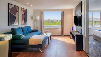 Minibar, in-room safe