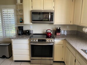 ميكروويف، فرن، موقد طهي مسطح، غسالة أطباق