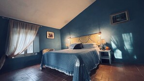 8 bedrooms, free WiFi, bed sheets - TERRACQUA--an oasis of peace in the Tuscan hills (Chiusi)