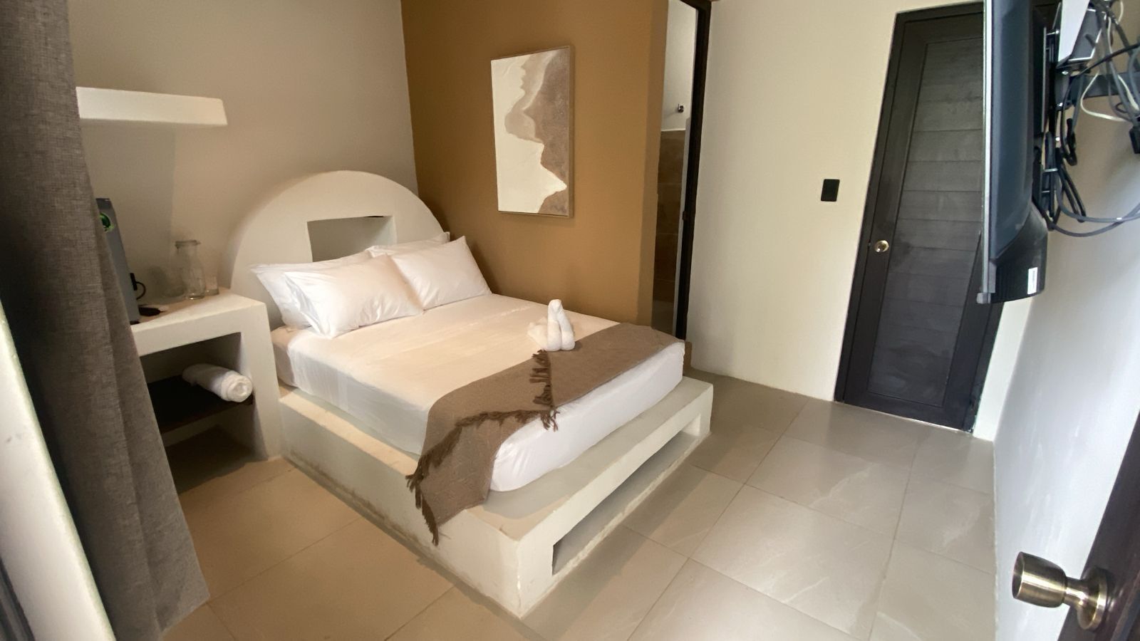 1 habitación, tabla de planchar con plancha, wifi y ropa de cama 