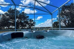 مغطس سبا خارجي