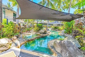 2 outdoor pools - Wallaby Hideaway (Trinity Beach)