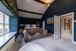 6 bedrooms, individually decorated, individually furnished, free WiFi