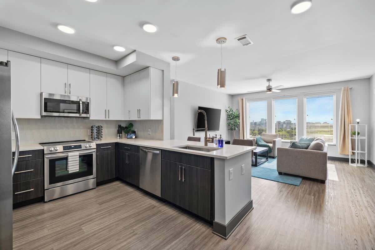 Cafetière-théière, vaisselle et ustensiles