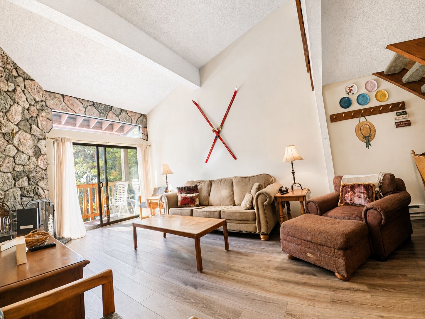 Superior Condo | Living area