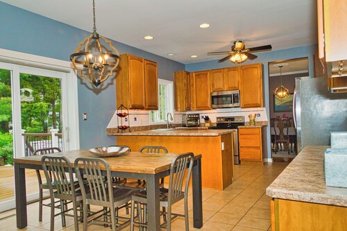 4-bedroom home with pool, theatre, and beach/lake access in Saratoga Springs