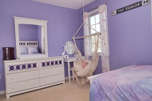 4 bedrooms, iron/ironing board, WiFi, bed sheets