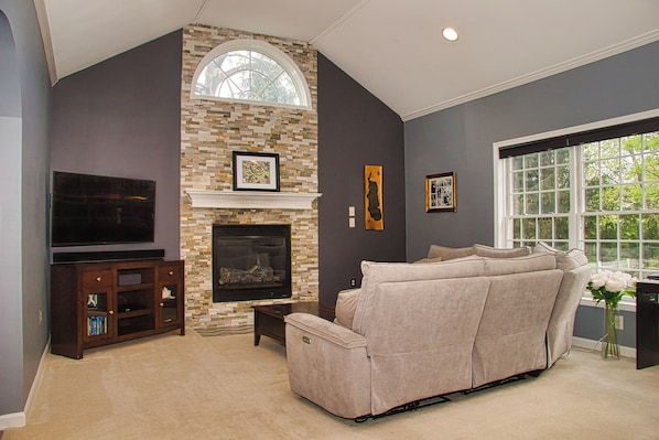 Smart TV, fireplace