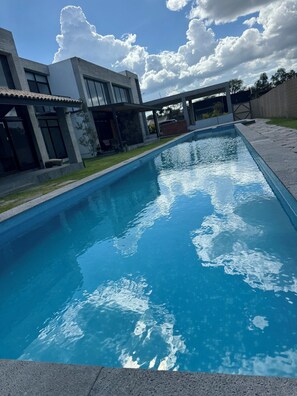 Piscine extérieure, piscine chauffée