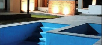 Among Vineyards House 9