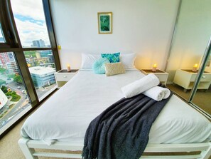 Apartment, Accessible | 2 bedrooms, Internet - 2BR Food Drink Hub Pool Balcony Gym Rooftop (Brisbane)