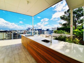 2 bedrooms, Internet - 2BR Food Drink Hub Pool Balcony Gym Rooftop (Brisbane)