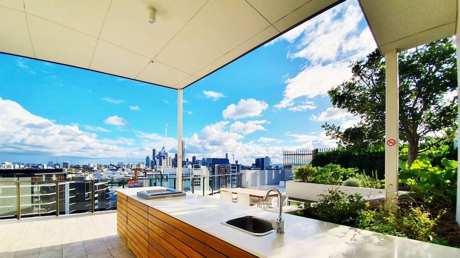 2BR Food Drink Hub Pool 2 Cars Gym Rooftop