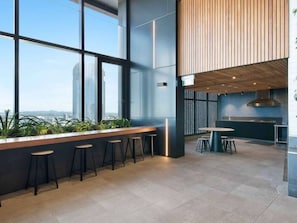 2 bedrooms, Internet - 2BR Luxury Skytower Views CBD Pool Gym Netflix (Brisbane)
