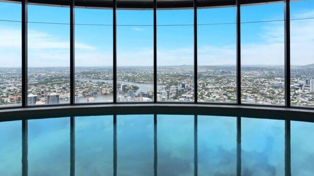 A panoramic view from a high-rise building with large windows and a glass floor. - 2BR Luxury Skytower Views CBD Pool Gym Netflix (Brisbane)