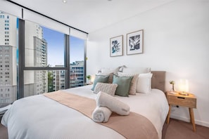 2 bedrooms, Internet - 2BR Luxury Skytower Views CBD Pool Gym Netflix (Brisbane)