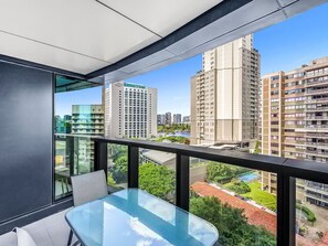 2 bedrooms, Internet - 2BR Luxury Skytower Views CBD Pool Gym Netflix (Brisbane)