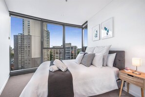 2 bedrooms, Internet - 2BR Luxury Skytower Views CBD Pool Gym Netflix (Brisbane)
