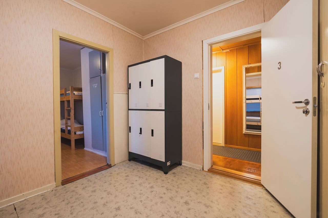 WiFi (free), bed sheets