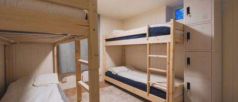 WiFi (free), bed sheets