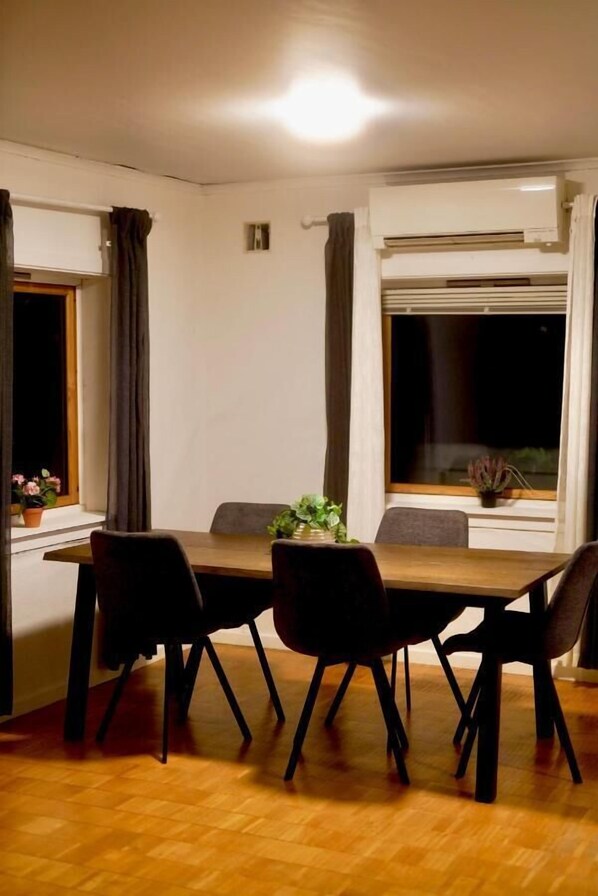 Dormitorio compartido, dormitorio mixto | Área de sala de estar