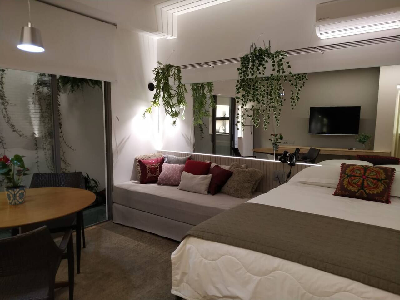 Comfort Studio, 1 Queen Bed with Sofa bed | In-room safe, desk, laptop workspace, iron/ironing board