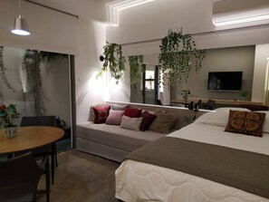 Comfort Studio, 1 Queen Bed with Sofa bed