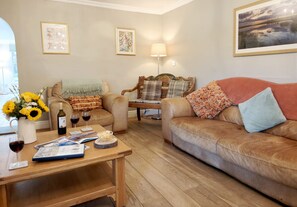 Living area - Bush Nook House (Brampton)