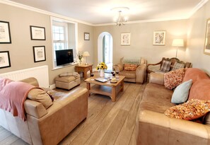 Cottage | Living area