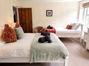 7 Schlafzimmer, individuell dekoriert, individuell eingerichtet