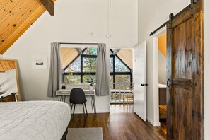 3 bedrooms, desk, travel crib, free WiFi