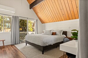 3 bedrooms, desk, travel crib, free WiFi