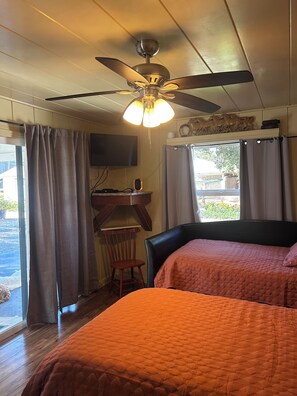 1 bedroom, WiFi, bed sheets - Tranquil studio with WiFi in sunny outskirts Salinas (Salinas)