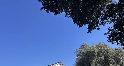 Tranquil studio with WiFi in sunny outskirts Salinas