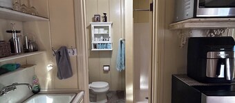 Tranquil studio with WiFi in sunny outskirts Salinas