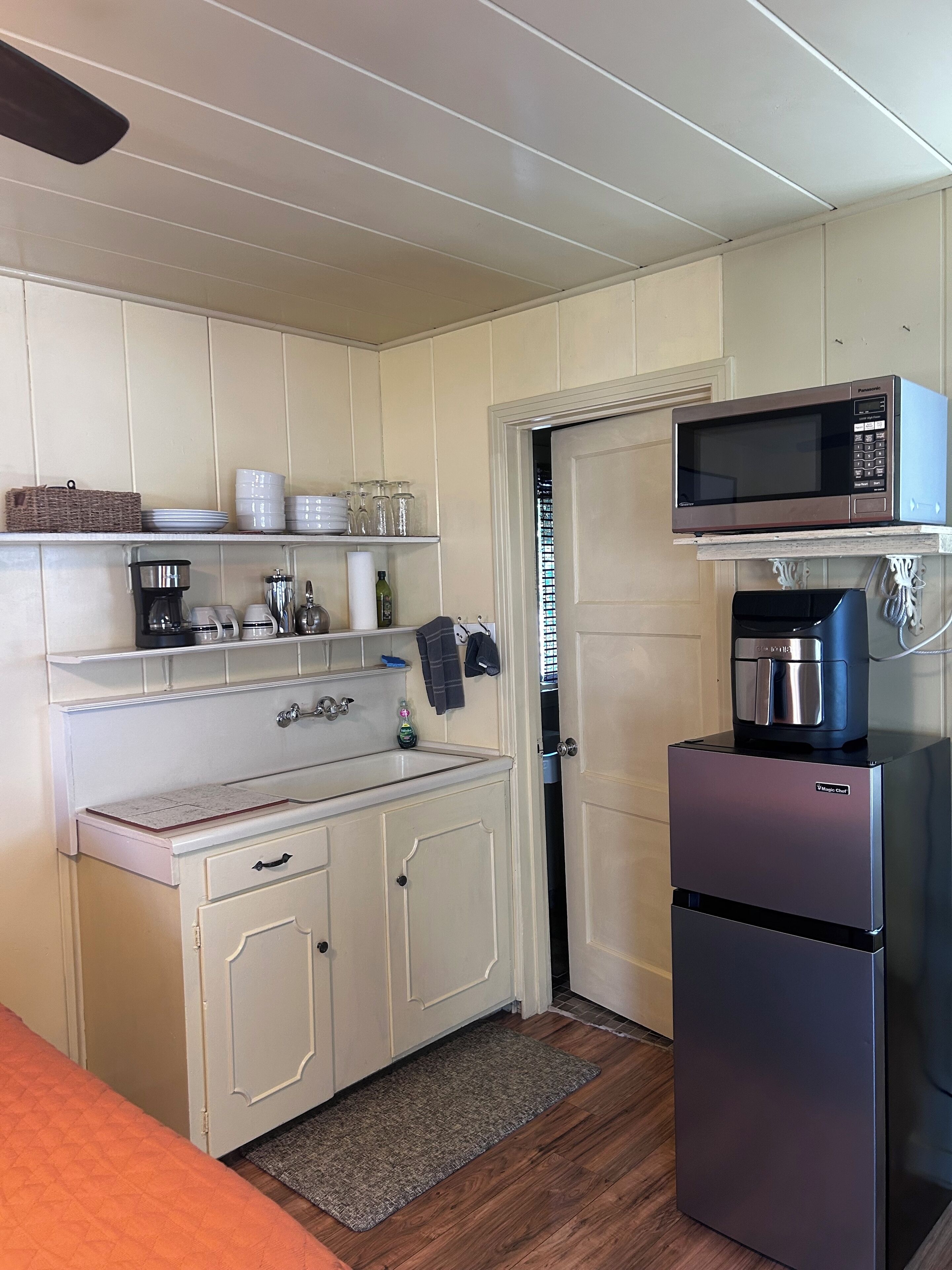 Fridge, microwave, coffee/tea maker, toaster